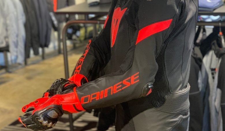 ラグナセカシリーズ最新作【 LAGUNA SECA 6 JPN PERF 1PC LEATHER SUIT